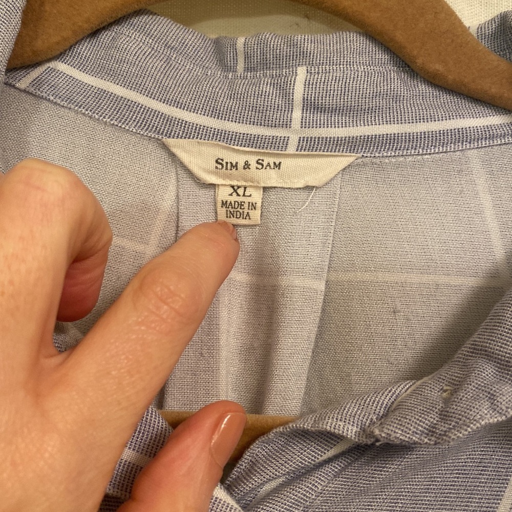 Sim & Sam Slit Back Button Up - Picture 4 of 6
